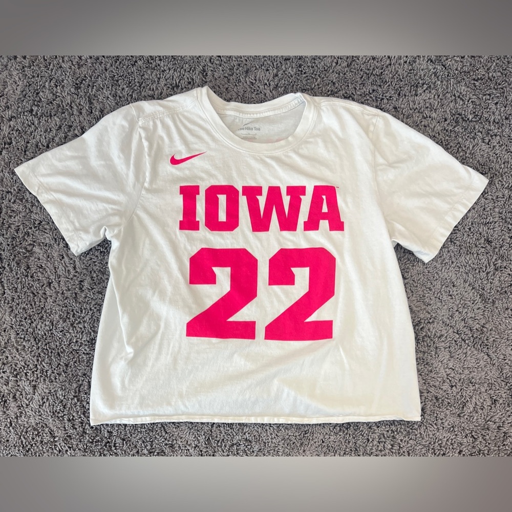 Caitlin Clark Nike Iowa Hawkeyes Tshirt Women’s Large #22 White Pink Jersey